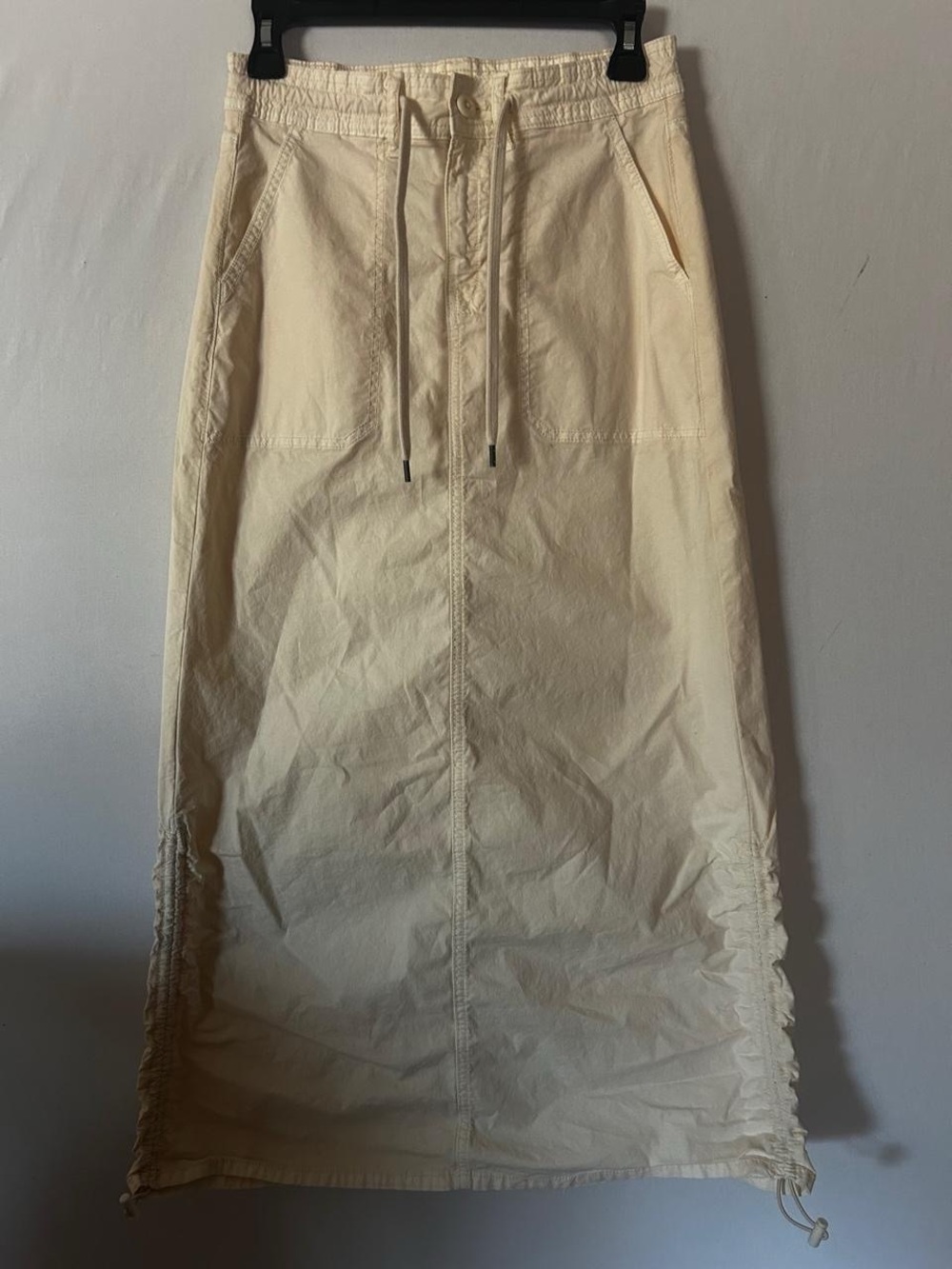 American Eagle cream cargo skirt. - Picture 5 of 7